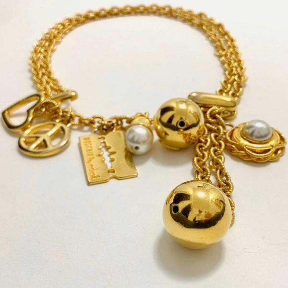 MOSCHINO gold chain link belt with charms. Collectors piece - Picture 2 of 7